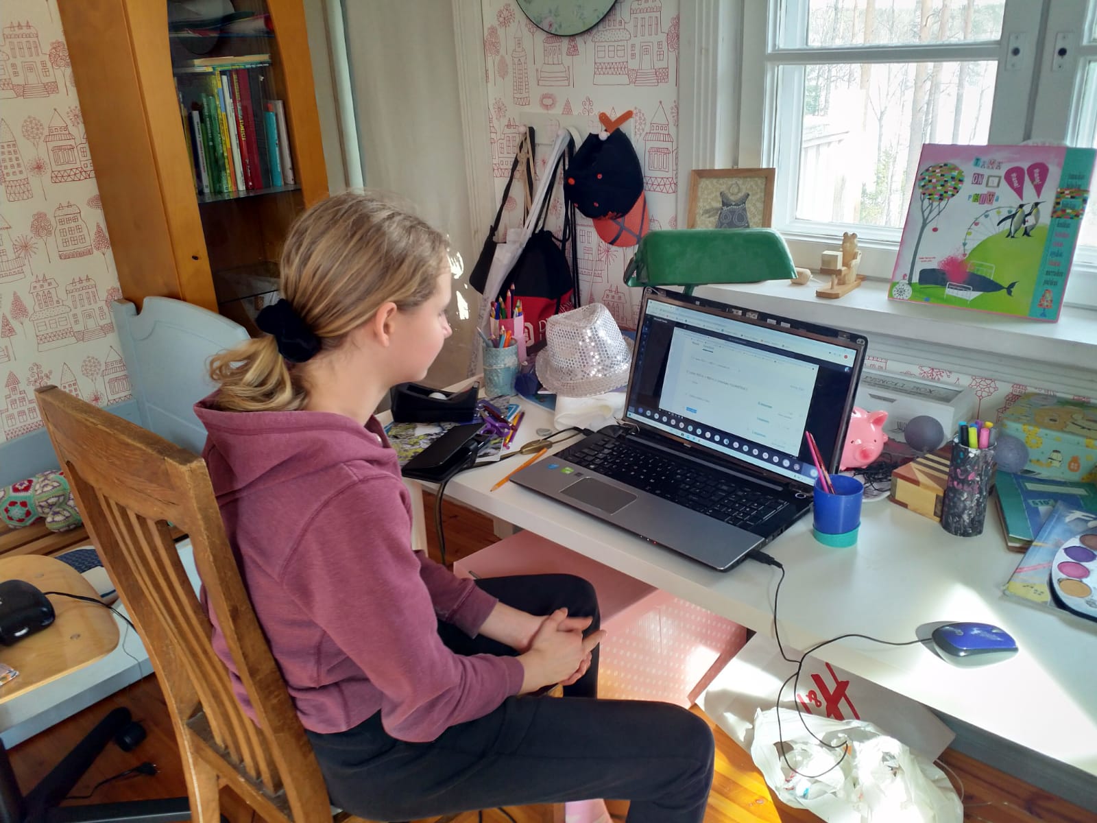 How was distance teaching carried out in practice in Finland?